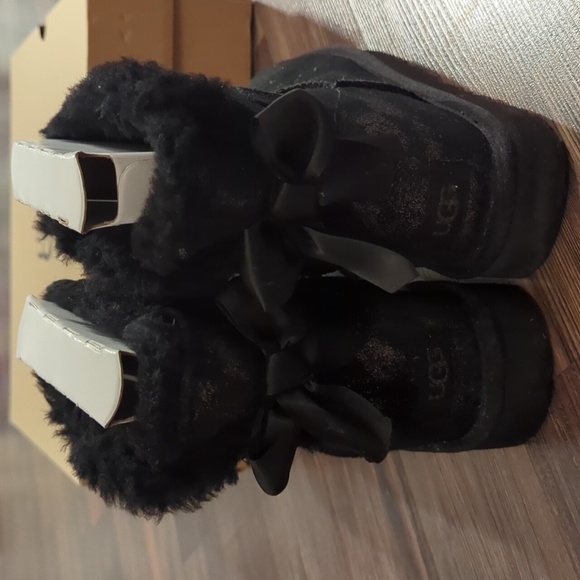 Women's UGG Mini Bailey Bow Glimmer - Picture 3 of 8